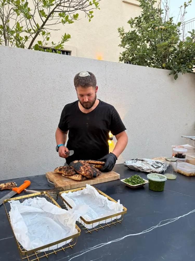 אלקנה פורס בשר באירוע